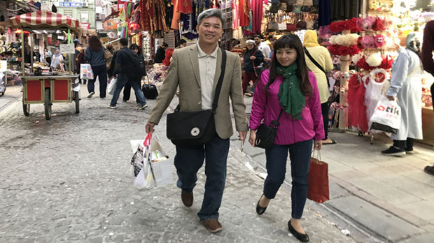  Người Việt “nướng” bao nhiêu tiền ở nước ngoài?